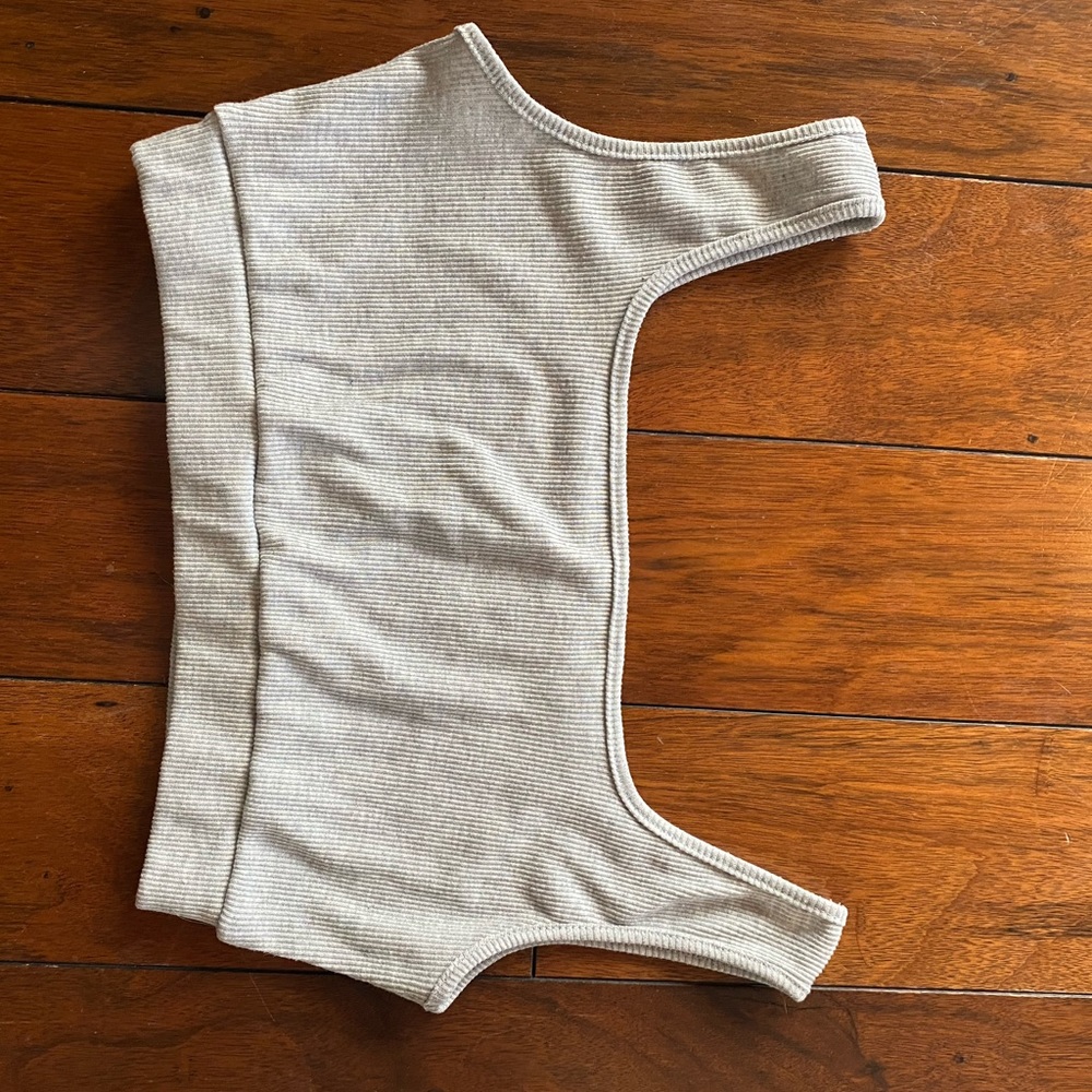 Light grey ribbed crop tank top. Size L. Shein.